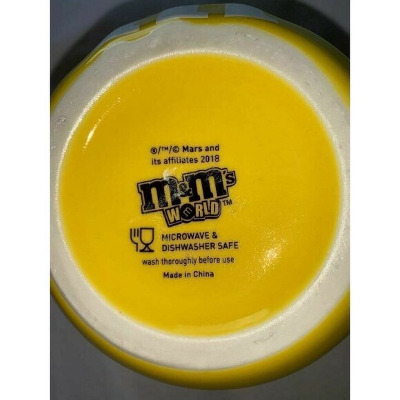 M&M's World Yellow Mug Coffee Tea Cocoa M & M Candy Lovers Novelty Gift - Picture 5 of 5